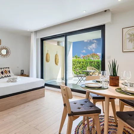 Apartmán Le Palma : Elegance Piscine Clim Terrasse *